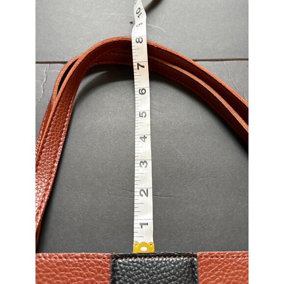 NWOT Vince Camuto Vegan Leather Shoulder Bag w/ dustbag and care instuctions - Picture 5 of 10